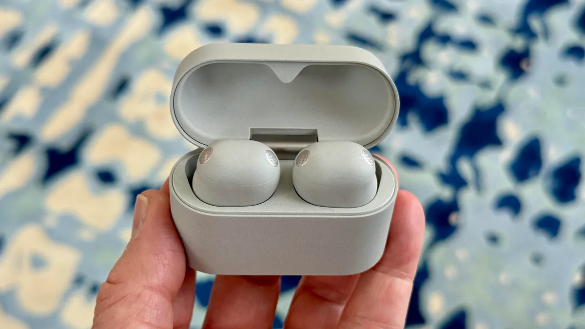 Custom Bluetooth Earbuds Buying Guide: Boost Margins & Brand Value