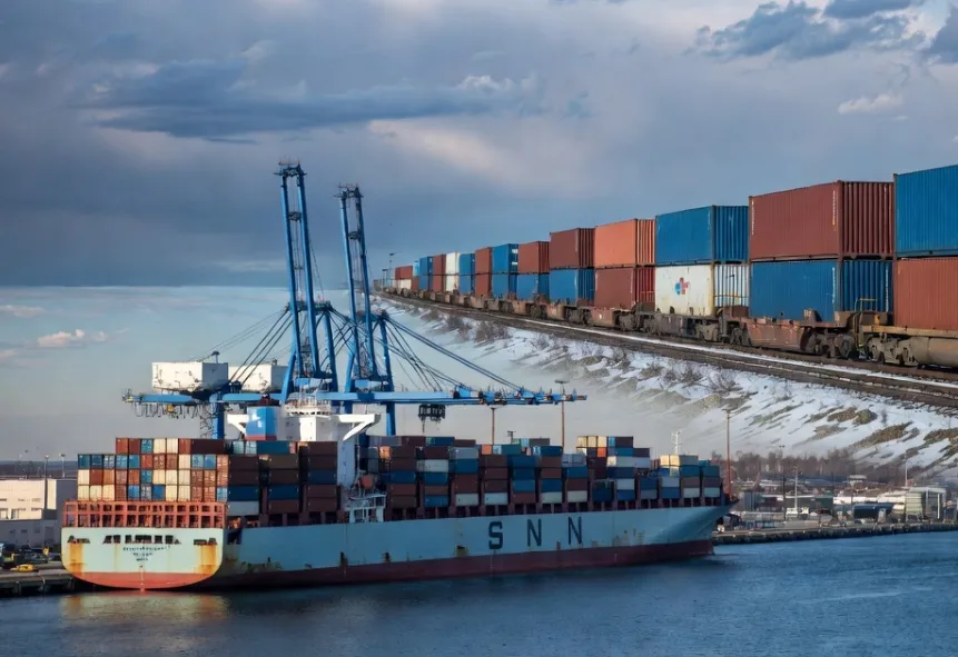 Vancouver Gateway — Sea + Rail East